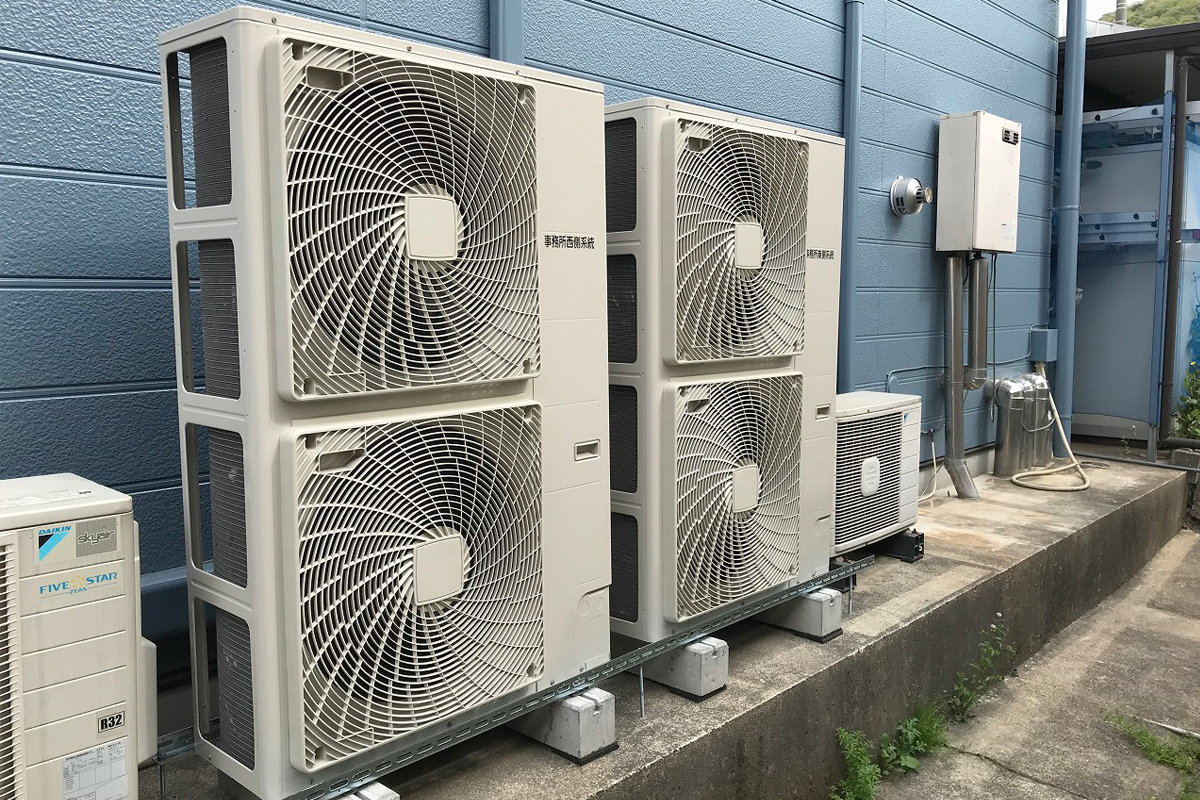 この形のエアコン室外機は、ほぼ第一種特定製品