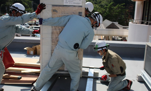 ③搬入作業・室外機設置作業